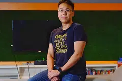 CIPTA PELUANG UNTUK BELIA: Encik Khairul Rusydi merupakan pengasas bersama dan CEO Reactor School. Antara lain, sekolah itu melancarkan program keusahawanan yang memberi peluang kepada belia Singapura menjalani pengalaman pekerjaan secara 'virtual' bersama syarikat teknologi dan start up dari Indonesia, Thailand dan Vietnam. - Foto BH oleh KHALID BABA