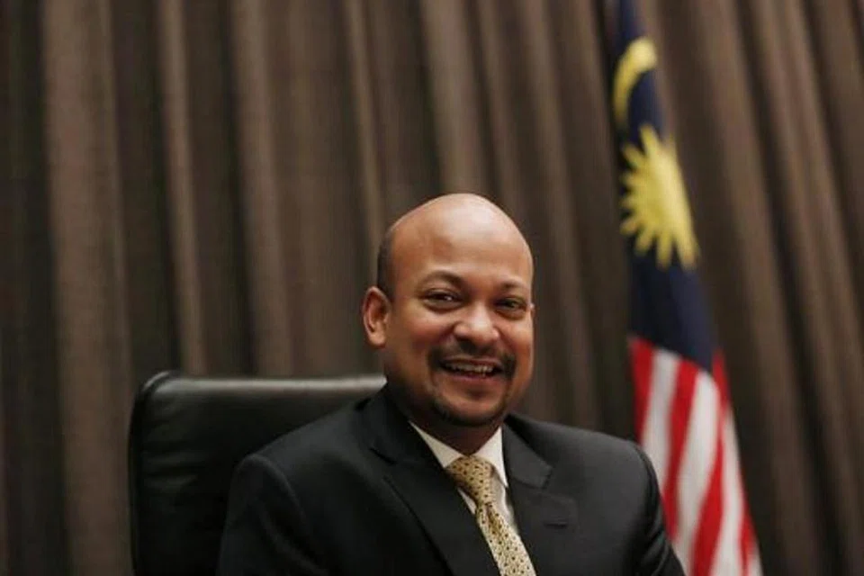 DIPECAT: Presiden dan ketua pegawai eksekutif (CEO) 1Malaysia Development Bhd (1MDB) Arul Kanda Kandasamy dilaporkan dipecat kerana mengabaikan tugasnya. 