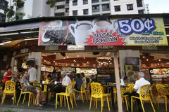 Buat masa ini, terdapat 776 kedai kopi HDB, dengan 374 daripadanya dimiliki oleh HDB dan 402 adalah milik persendirian.