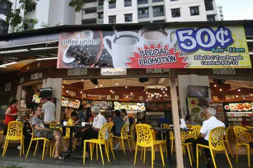 Buat masa ini, terdapat 776 kedai kopi HDB, dengan 374 daripadanya dimiliki oleh HDB dan 402 adalah milik persendirian.