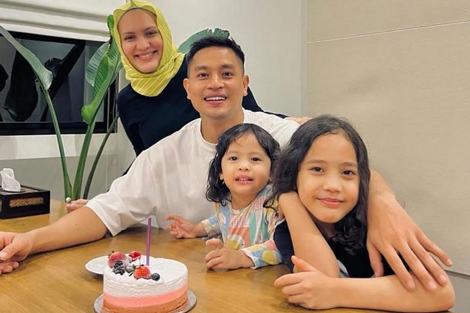 BERDEBAR UNTUK ANAK: Selain mengacarakan rancangan khas Warna Ramadan, Ainon Talib (kiri), teruja kerana anak sulungnya mula berpuasa tahun ini. - Foto INSTAGRAM AINON TALIB 