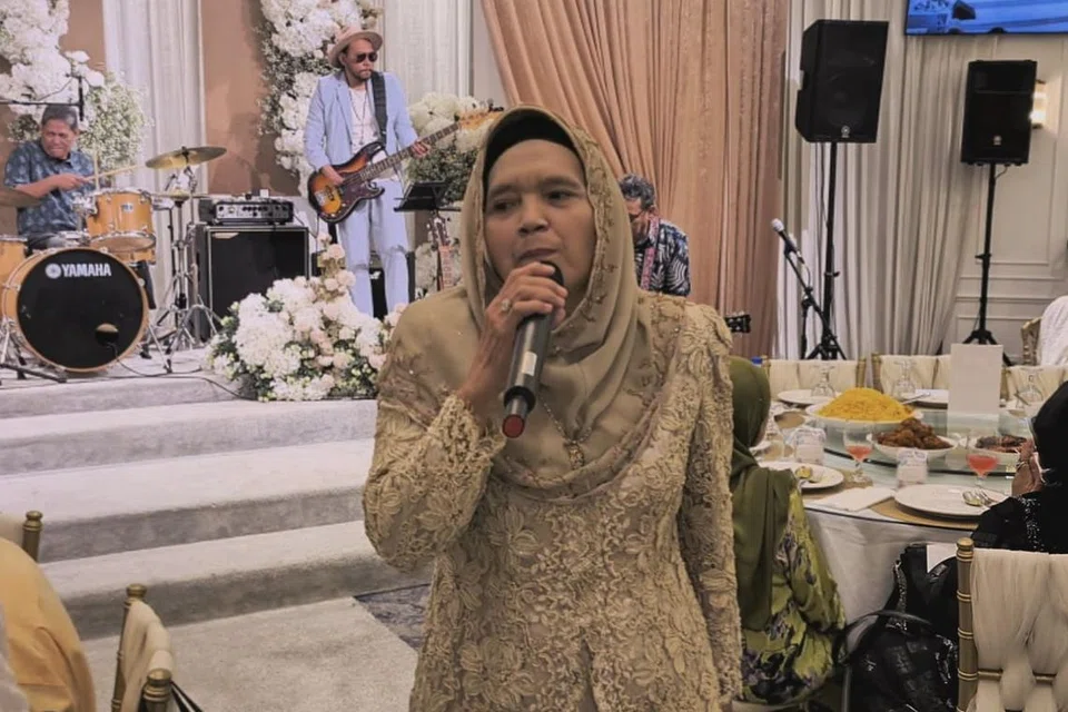 PERSEMBAHAN GAH: Morani Ali mampu menjiwai dua lagu Inggeris dengan gaya yang tersendiri.