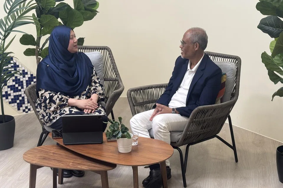 Menteri Bertanggungjawab bagi Ehwal Masyarakat Islam, Encik Masagos Zulkifli Masagos Mohamad (kanan), berkongsi tentang perkembangan yang boleh dijangkakan masyarakat Melayu/Islam dalam lima tahun akan datang semasa wawancara ‘Sembang’ bersama Berita Harian (BH) pada 28 April. Bersama beliau ialah Timbalan Editor Berita BH, Cik Nur Adilah Mahbob. Video ‘Sembang’ boleh ditonton di wadah media sosial BH mulai 30 April. 