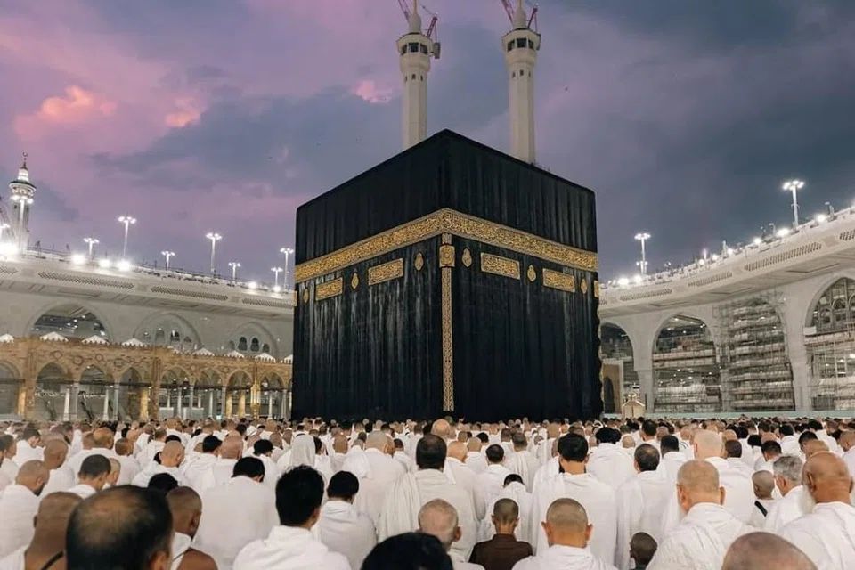 Sepasang kain putih tidak berjahit yang melambangkan kesucian, kesatuan, dan kerendahan hati - kain ihram akai akan dikitar semula oleh sebuah syarikat di Arab Saudi bagi menyokong pemeliharaan alam sekitar melalui kaedah mesra bumi.