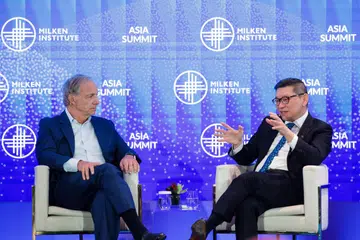 Ketua Pegawai Eksekutif (CEO) dana pelaburan milik negara GIC, Encik Lim Chow Kiat (kanan), dan pengasas Bridgewater Associates, Encik Ray Dalio, berbincang semasa Sidang Puncak Asia Institut Milken 2024 di Singapura pada 18 September.
