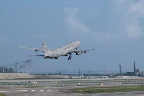 Pesawat Pengangkutan Tangki Pelbagai Peranan (MRTT) A330 Angkatan Udara Republik Singapura (RSAF) berlepas dari Pangkalan Udara Changi menuju ke Lapangan Terbang Antarabangsa Raja Abdulaziz di Jeddah, Arab Saudi, pada 12 Mac. 