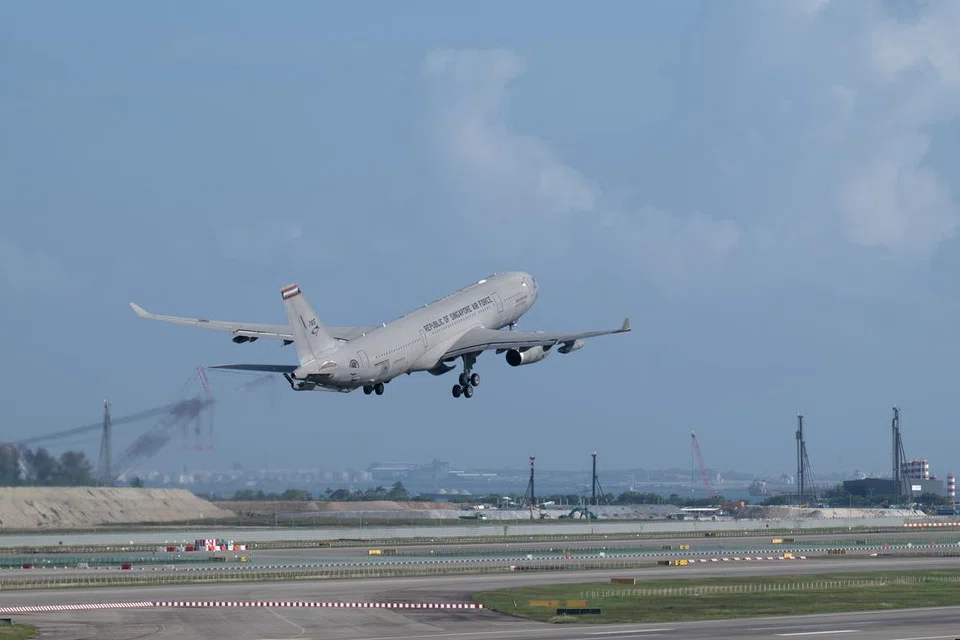Pesawat Pengangkutan Tangki Pelbagai Peranan (MRTT) A330 Angkatan Udara Republik Singapura (RSAF) berlepas dari Pangkalan Udara Changi menuju ke Lapangan Terbang Antarabangsa Raja Abdulaziz di Jeddah, Arab Saudi, pada 12 Mac. 