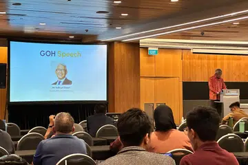 Mantan Ketua Pegawai Eksekutif (CEO) Bank of Singapore, Encik Bahren Shaari merupakan tetamu terhormat acara Simposium Rizq. Beliau menekankan bahawa pengurusan kewangan bukan sekadar tanggungjawab peribadi.