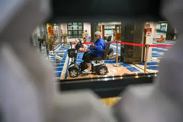 RUANG KHUSUS: Masjid Al-Khair menyediakan ruang khusus untuk jemaah yang menggunakan alat bantuan pergerakan peribadi (PMA) seperti kerusi roda atau skuter elektrik solat di saf hadapan. 