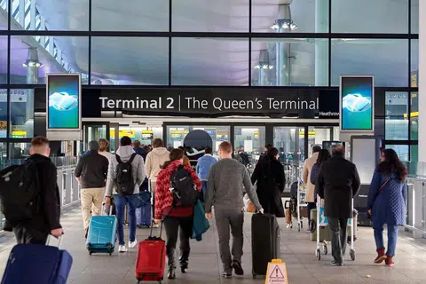 Lapangan Terbang Heathrow berkata rancangan peluasan tersebut memerlukan pihaknya menaikkan yuran yang dikenakan ke atas syarikat penerbangan.