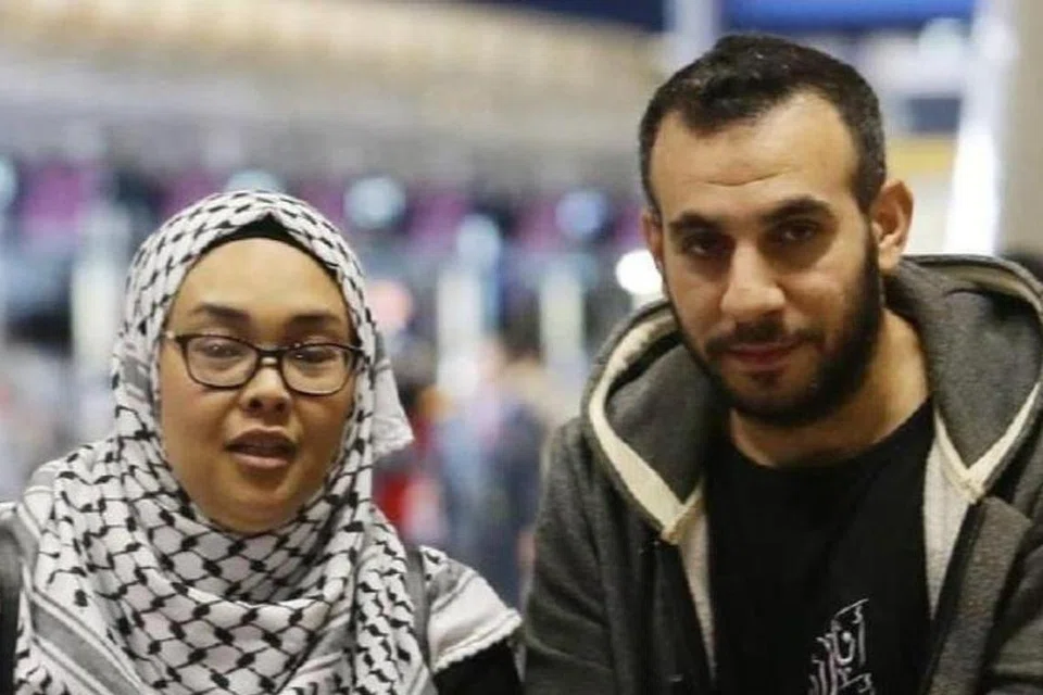 SELAMAT PULANG: Cik Nurul Ain Haron, 37 tahun, bersama suaminya warga Palestin, Encik Mohamed Adan Shaat, 33 tahun selamat kembali ke Malaysia pada 14 November lalu selepas terperangkap di Khan Younis, Semenangjung Gaza selama 42 hari sepanjang perang Palestin-Israel meletus.