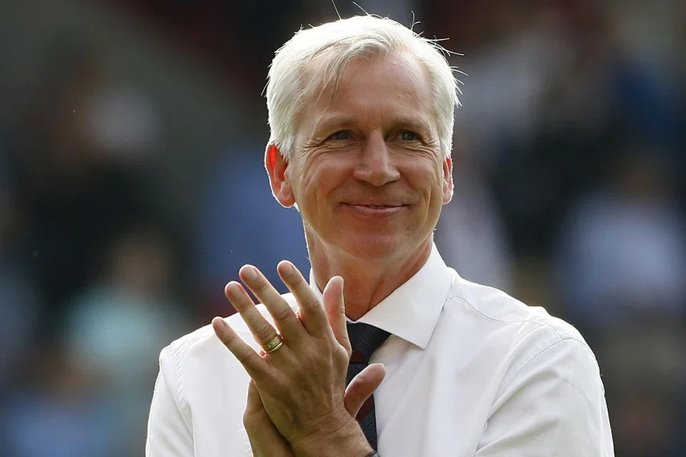 ALAN PARDEW: Taktik serangan balas Palace memberi kelebihan. - Foto REUTERS