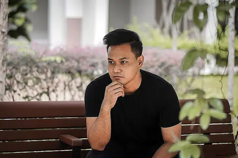 RAIH HIKMAH DARIPADA PANDEMIK: Ize Suliman menganggap tempoh pandemik Covid-19 yang mencabar sebagai membuka pintu untuk melihat semula perspektif kehidupannya dan bergerak ke arah positif. - Foto BH oleh NUR DIYANA TAHA