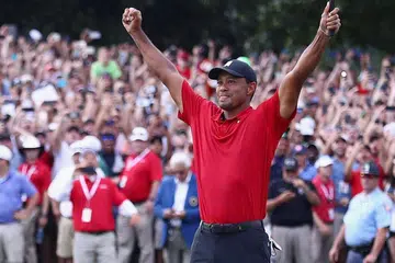 KEMBALI HEBAT: Woods kembali mengaum dengan menunjukkan beliau masih mampu bersaing di peringkat tertinggi dengan kemenangan di Kejuaraan Jelajah PGA kelmarin. - Foto AFP