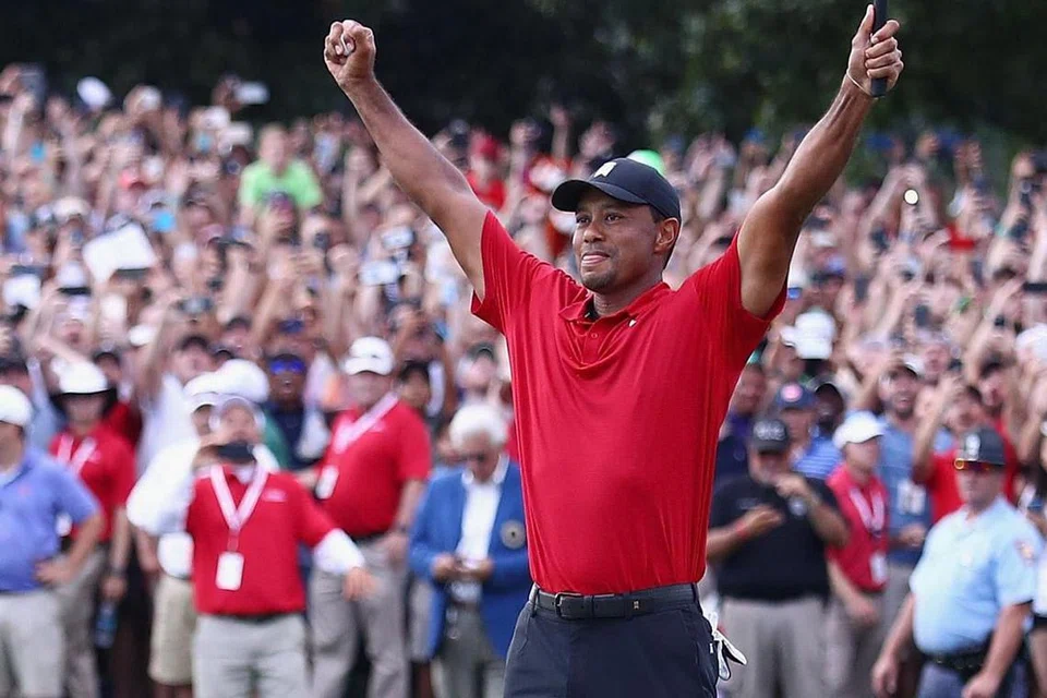 KEMBALI HEBAT: Woods kembali mengaum dengan menunjukkan beliau masih mampu bersaing di peringkat tertinggi dengan kemenangan di Kejuaraan Jelajah PGA kelmarin. - Foto AFP