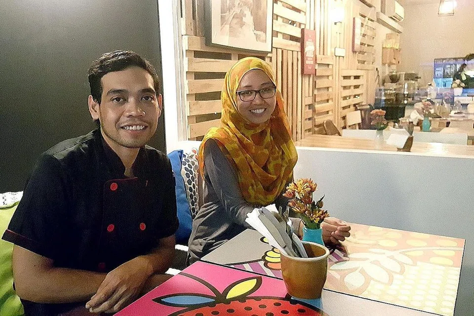 MAKIN 'DEKAT': Encik Mohamad Hafiz, yang bersama pemilik bersama The Malayan Council, Cik Sheikhah Mumtaz, berkata stesen Rochor DTL terletak kurang lima minit berjalan kaki dari kafe mereka di Dunlop Street. - Foto KULINARY AFFAIRS