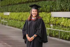 CAPAI IMPIAN: Cik Arifalina gembira kerana akhirnya dapat menggapai impiannya untuk menceburi industri penerbangan selepas meraih ijazah sijil Kepujian dalam bidang Pengurusan Pengangkutan Udara dari Institut Teknologi Singapura (SIT). - Foto SIT/WANG ZHIXIANG
