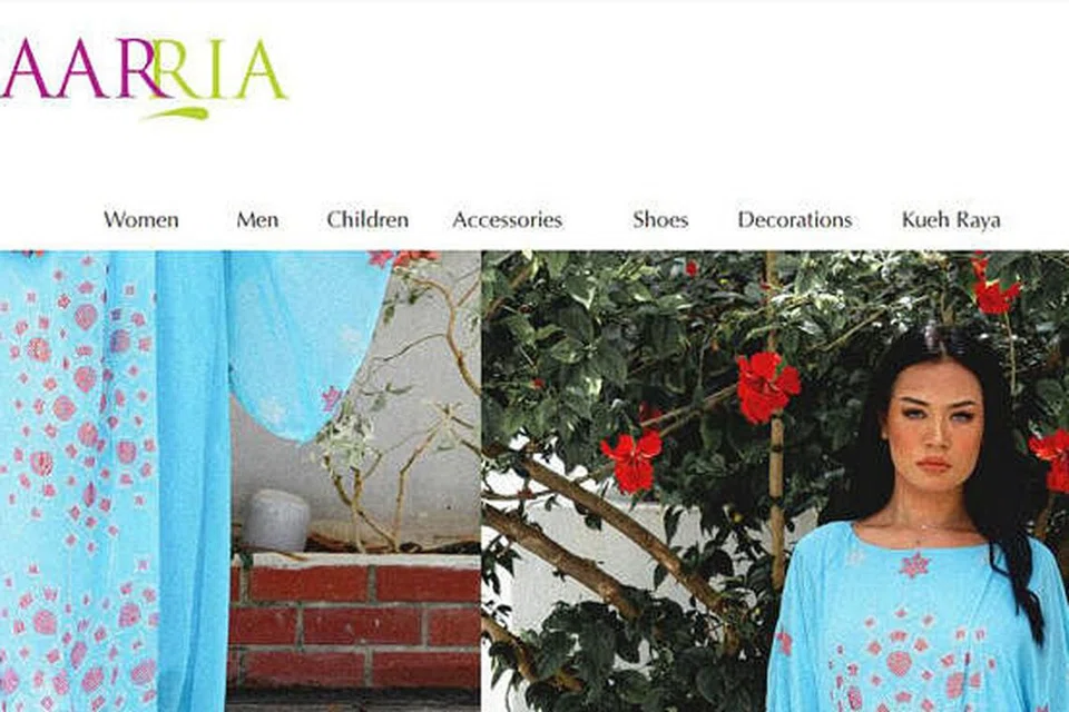 Pelanggan hanya perlu menggunakan telefon bimbit untuk mengimbas kod QR PayNow di laman pembayaran BazaarRia dan pembayaran akan serta-merta dihantar ke peniaga.