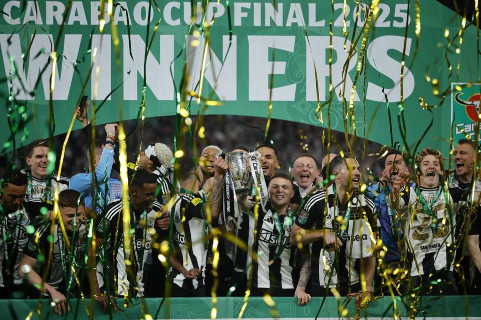 Pemain Newcastle United meraikan kejayaan mereka merangkul Piala Carabao setelah mengalahkan Liverpool 2-1 di perlawanan akhir di Stadium Wembley pada 16 Mac. Ia trofi utama pertama mereka sejak 1955. 