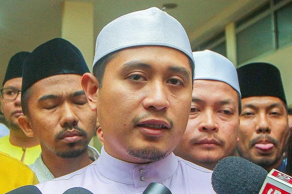 ENCIK MUHAMMAD HILMAN IDHAM: Juga setiausaha politik Datuk Azmin.