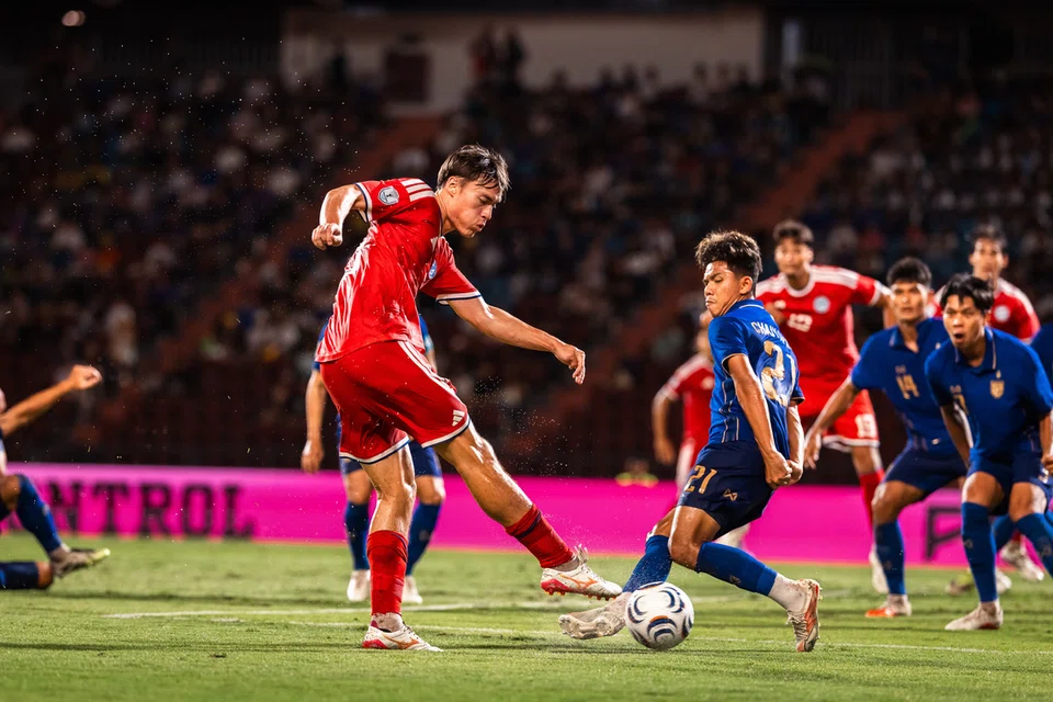 Walaupun mencatatkan kemenangan 2-1 ke atas Thailand dalam perlawanan separuh akhir Piala Asean Hyundai di Bangkok pada 18 Ogos, pasukan Singa akhirnya tersingkir menerusi keputusan agregat 4-3.