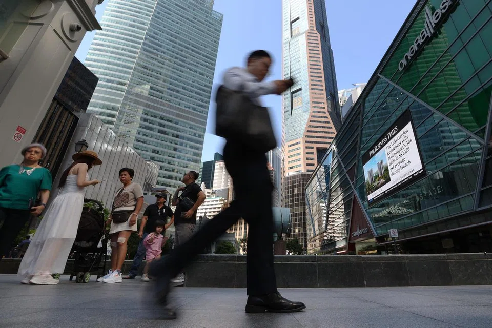 DOLAR SINGAPURA: Walaupun selepas kemerosotan 2 peratus sejak akhir Disember lalu, mata wang Singapura kekal di tempat atas di kalangan mata wang di Asia.