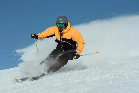 Kegiatan ski terus menjadi pilihan popular sewaktu musim sejuk.