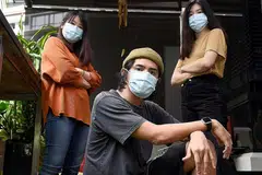 JADI INSPIRASI: (Gambar atas) Kumpulan tarian orang pekak setempat Redeafination dan pelopor inisiatif setempat, Come Makan With Me, Dr Mohamad Farid, inisiatif di mana warga Singapura menjemput pekerja asing ke rumah mereka untuk makan bersama adalah antara 55 kisah warga Singapura yang dipaparkan dalam NDP 2020. - Foto NDP2020 EXCO