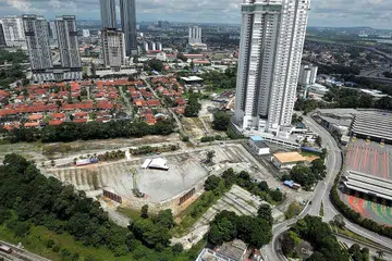 PEMBINAAN BERMULA: Malaysia telah memulakan kerja membina Laluan Sistem Transit Laju (RTS) yang menghubungkan stesen Bukit Chagar di Johor ini dan stesen Woodlands North di Singapura. - Foto THE STAR