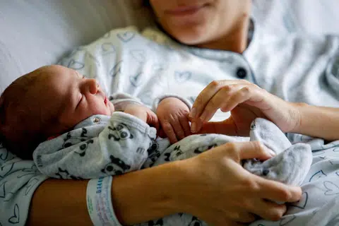 PENGHUNI BARU: Seorang bayi yang baru dilahirkan memerlukan segala bimbingan dan kasih sayang sebelum dapat berdikari menjadi manusia (gambar hiasan).
