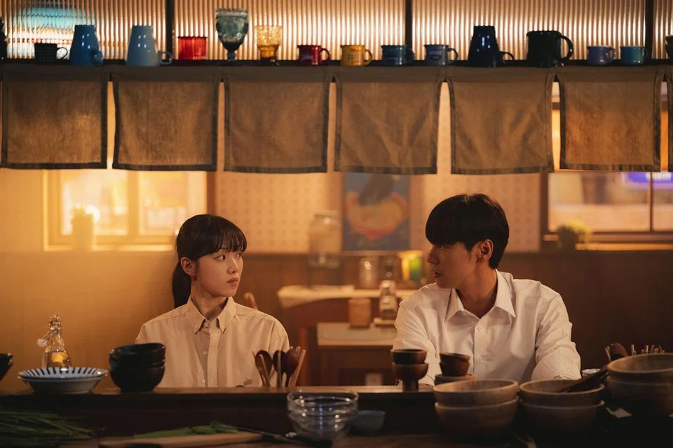 DRAMA KOREA: Mereka yang 'dizombikan' drama korea boleh menikmati k-drama terkini seperti Call It Love, yang membintangi pelakon seperti Kim Young-kwang, Lee Sung Kyung dan Sung Joon. - 