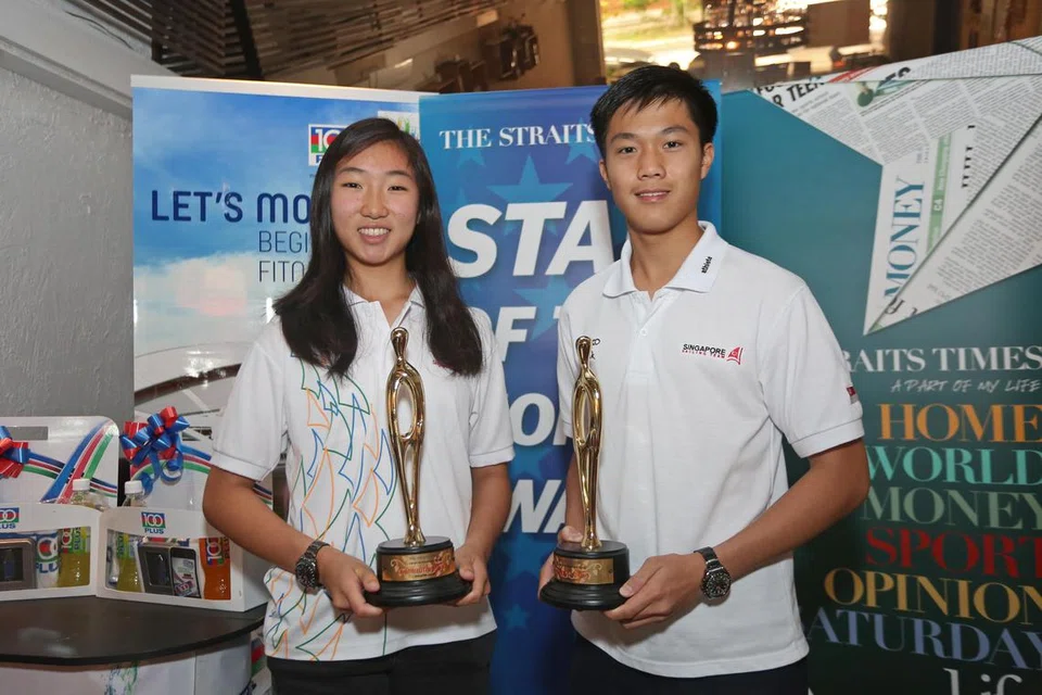 Pelayar Samantha Yom (kiri) dan Bernie Chin masing-masing meraih pingat emas dalam acara Byte CII di Sukan Olimpik Belia 2014 di Nanjing. Mereka dinobatkan sebagai pemenang bersama pertama Anugerah Bintang Bulanan The Straits Times pada Ogos 2014.