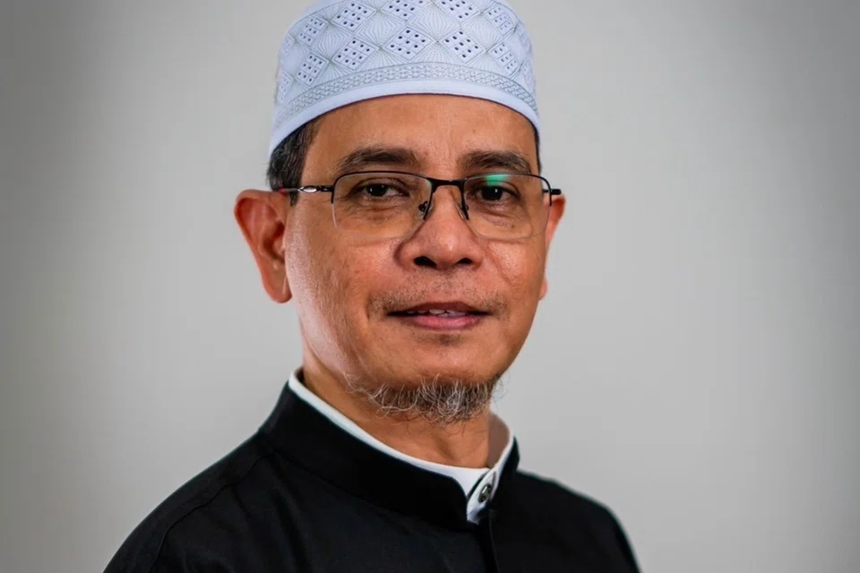 Ketua Jabatan Pembangunan Masyarakat di Masjid Alkaff Kampung Melayu, Uztaz Mohamad Noor Samat, turut memainkan peranan dalam usaha memperkukuh hubungan jemaah di masjid.