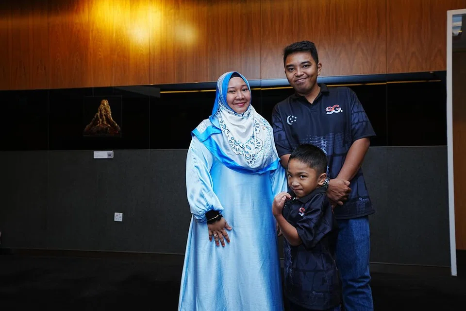 Cik Fitria Farhana Rais dan suaminya, Encik Md Zulfadli Abdul Karim, membawa anak mereka, Zahiruddin Farid Md Zulfadli, ke Sidang Keibubapaan BH pada 2 November.