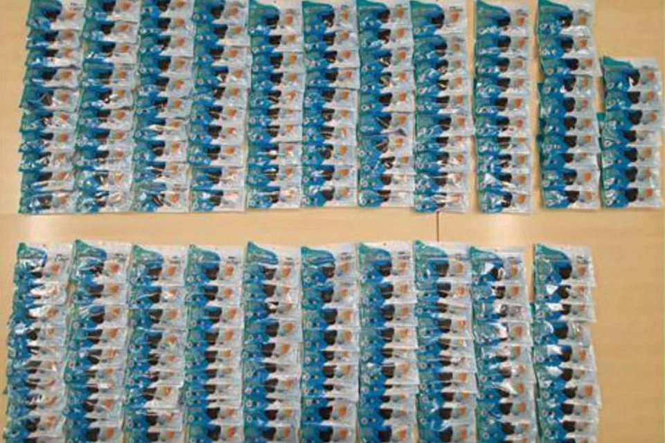 DAPATKAN PELITUP SECARA TERLARANG: Suspek memperolehi data peribadi secara terlarang, yang didapatkan dari pekerjaan lamanya sebagai perekrut pekerja, sebelum menggunakannya untuk mendapatkan 200 pelitup.