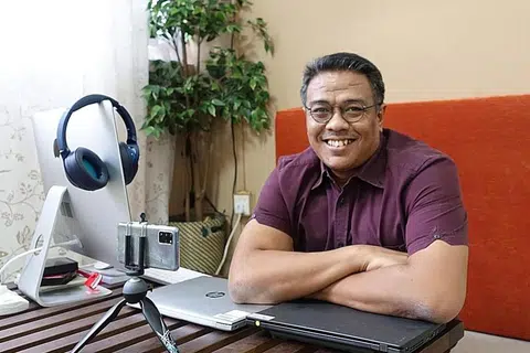 Guru Sekolah Menengah Changkat Changi, Encik Djohan Abdul Rahman, yang juga seorang penterjemah di bawah projek Penterjemah Kita (CT) yang dimulakan oleh Kementerian Penerangan dan Pembangunan Digital (MDDI) dan Jawatankuasa Penterjemahan Nasional (NTC).