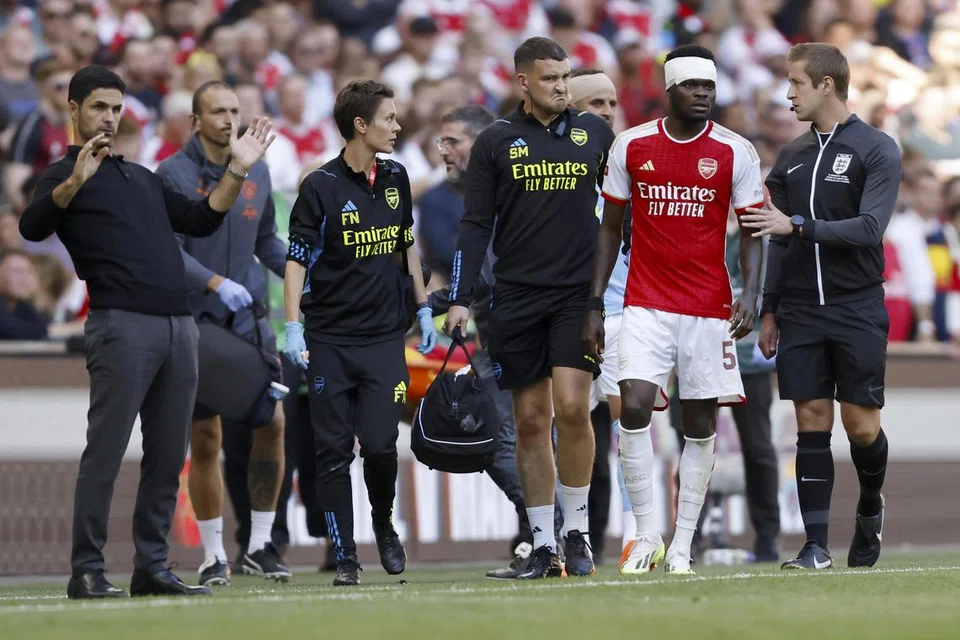 PERLAWANAN TERHENTI: Insiden kecederaan apabila pemain Arsenal, Thomas Partey (gambar), dan  Kyle Walker dari City terhantuk kepala bermakna pengadil telah menambah masa permainan semasa tempoh masa tambahan.