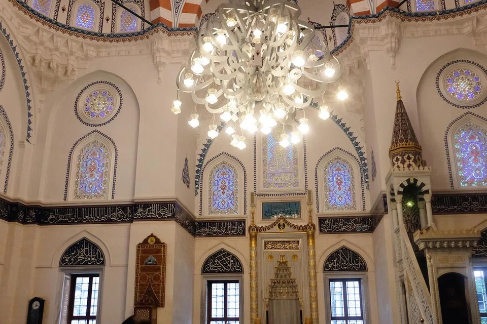 KHAZANAH TURKEY DI JEPUN: Walaupun berada di Jepun, terasa bagai di Turkey sewaktu berkunjung ke masjid dengan seni bina ala Ottoman, Tokyo Camii & Diyanet Turkish Culture Center.