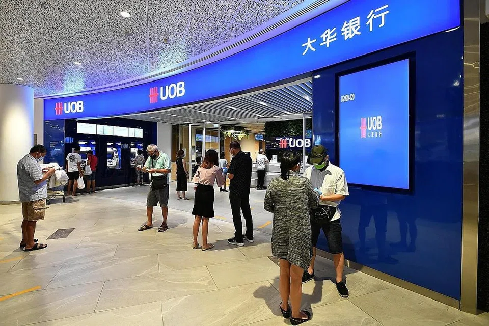 CEPAT BERTINDAK: Polis mendapat laporan daripada UOB dan FBI Amerika Syarikat mengenai kes penipuan yang disyaki itu. - Foto BH oleh LIM YAOHUI