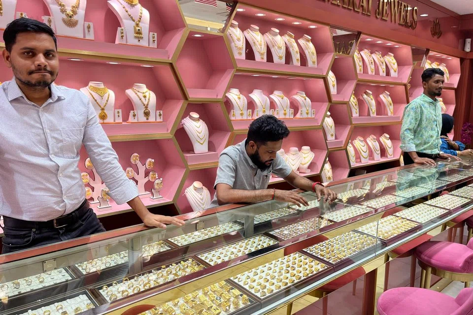 Kedai barangan kemas di Jalan Masjid India, Kuala Lumpur, antara yang paling popular dalam kalangan pelancong terutama dari India, Sri Lanka dan Bangladesh.