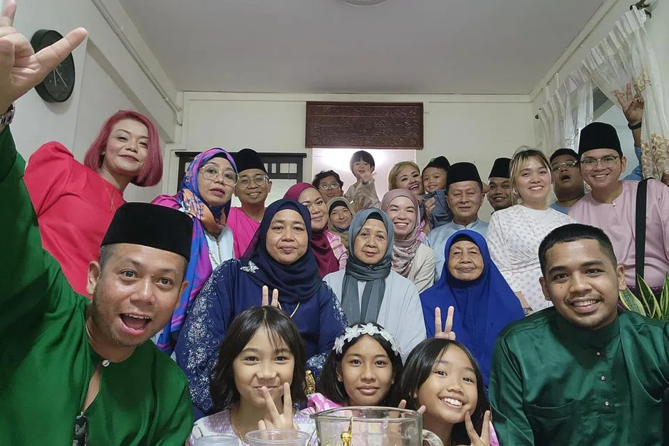 Hari Raya adalah masa bagi memperkukuh ikatan persaudaraan.