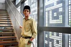 PELAJAR CEMERLANG: Abdul Hafiz Abdul Malik, 17 tahun, pelajar dan ketua pengawas di Madrasah Al-Arabiah Al-Islamiah (MAI) telah menerima keputusan cemerlang bagi peperiksaan Sijil Am Pelajaran (GCE) peringkat ‘O’ pada 11 Disember.