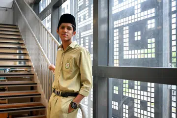 PELAJAR CEMERLANG: Abdul Hafiz Abdul Malik, 17 tahun, pelajar dan ketua pengawas di Madrasah Al-Arabiah Al-Islamiah (MAI) telah menerima keputusan cemerlang bagi peperiksaan Sijil Am Pelajaran (GCE) peringkat ‘O’ pada 11 Disember.