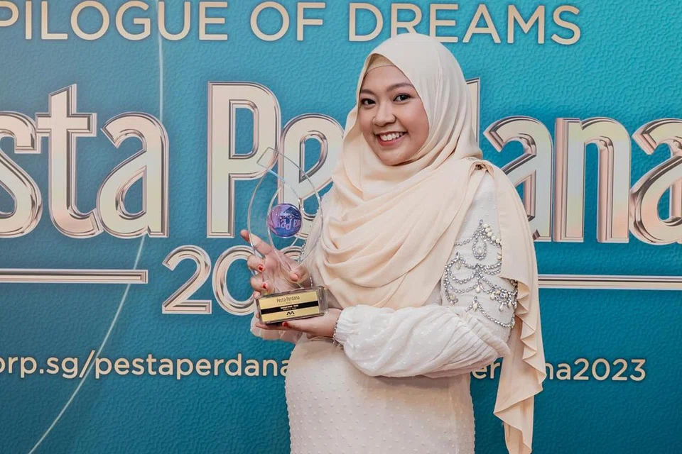 SUNTINGAN TERBAIK: Rein Zahrein memenangi Anugerah Suntingan Terbaik (Drama) pada acara makan malam perdana karyawan kreatif sempena Pesta Perdana.