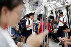 KURANG PUAS HATI: Menurut satu tinjauan yang dijalankan, tahap kepuasan keseluruhan penumpang dalam pengangkutan awam berkurangan sedikit tahun lalu dengan catatan markah 7.8 mata berbanding 7.9 mata pada 2018 dan 7.7 mata pada 2017. - Foto fail