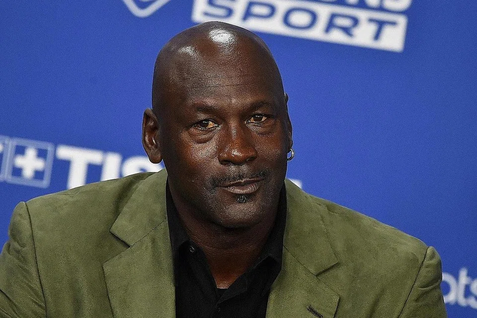 TURUT MARAH: Michael Jordan menyuarakan kemarahannya atas kematian George Floyd dan mahukan keadilan serta pertanggungjawaban. Namun, beliau menggesa tunjuk perasaan diadakan secara aman. - Foto EPA-EFE 