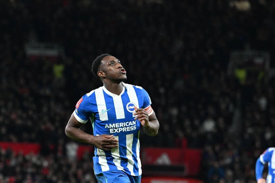Penyerang Brighton, Danny Welbeck, meraikan kejayaannya selepas menjaringkan gol kedua pasukan itu dalam perlawanan Piala FA pusingan ketiga menentang Manchester United pada 11 Januari.