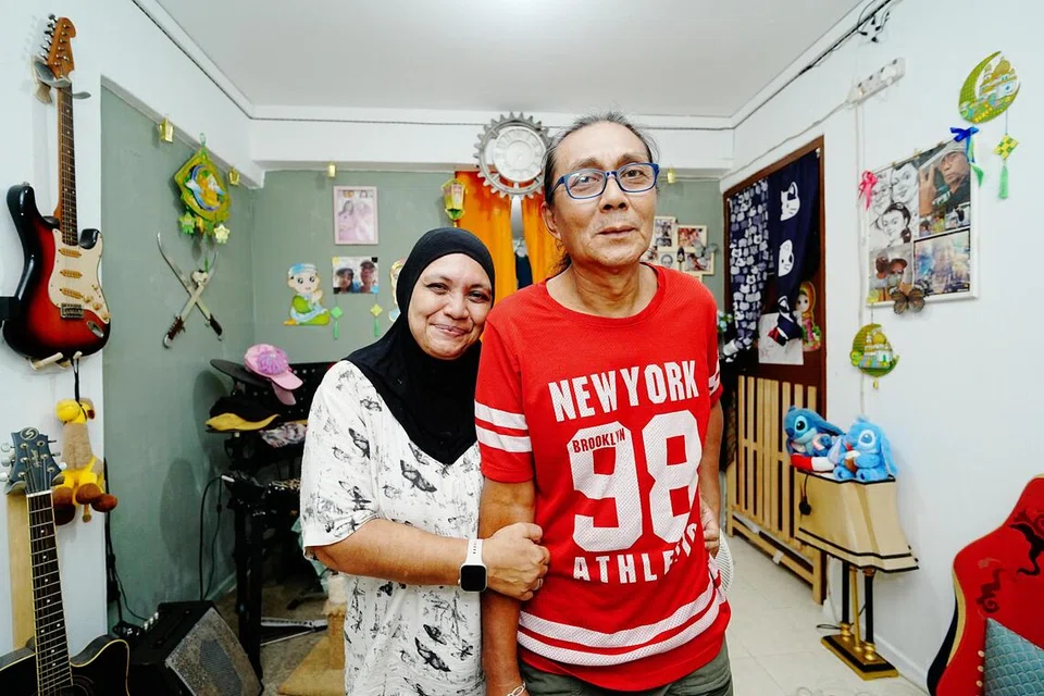 Hidangan RTE yang dihantar Free Food For All (FFFA) kepada Cik Fariedah (kiri) dan Encik Johari turut membantu mereka menyediakan makanan dengan lebih mudah tanpa perlu memasak dari awal.