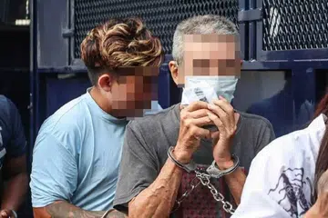 Lelaki berusia 71 tahun (tengah) mengaku tidak bersalah dan mohon dibicarakan di Mahkamah Sesyen Georgetown, Pulau Pinang, pada 6 Oktober, terhadap pertuduhan merogol dan melakukan persetubuhan bertentangan aturan tabii terhadap anak majikannya,