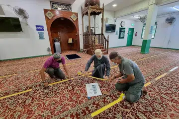 SEDIAKAN PERSIAPAN MENANTIKAN KETIBAAN JEMAAH: Masjid Tentera Di Raja menjangkakan menerima seganda bilangan jemaah menjelang solat Jumaat minggu ini. - Foto AMIR IBRAHIM
